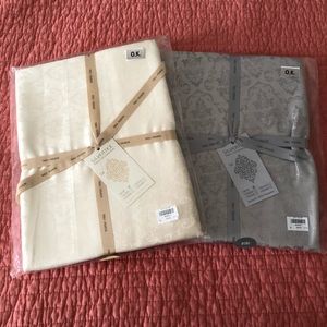 Round Dining Tablecloth. 180 cm (71 inches) in diameter. Selling both together.